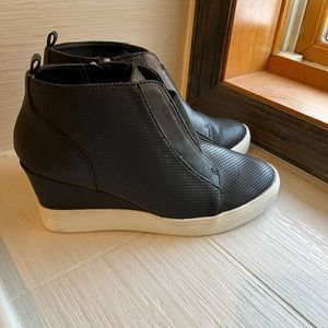 NWOT MIA wedge size 8.5 black